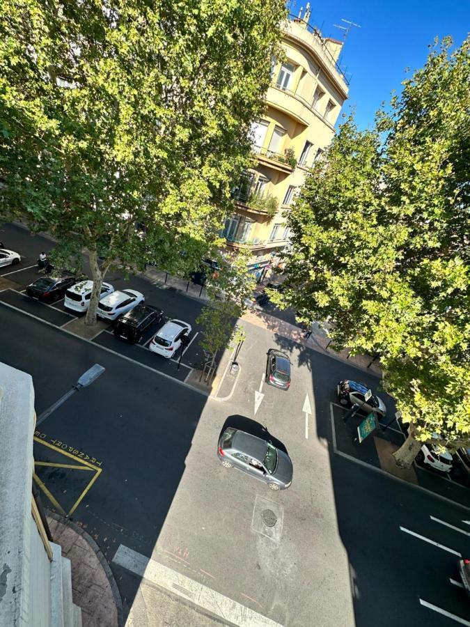 Appartement Lumineux Et Spacieux 2 Chambres Avec Parking Gratuit Dans La Rue Perpignan Exterior photo
